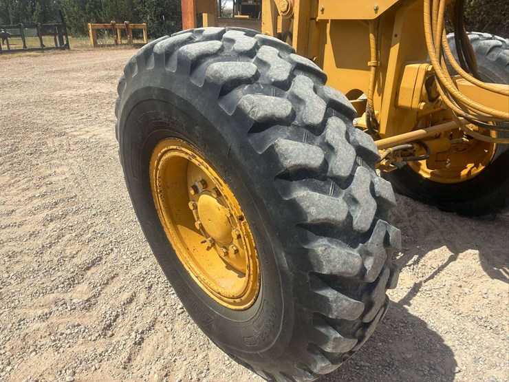 2002-caterpillar-140h-image-46