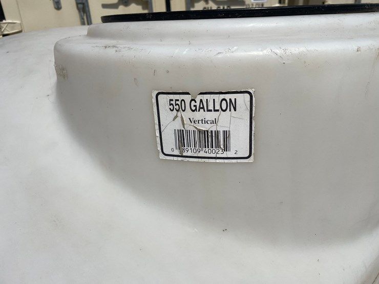#3842-•-550-gallon-water-tank-image-6