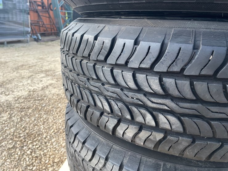#3851-•-set-of-acura-mdx-rims-and-tires-image-10