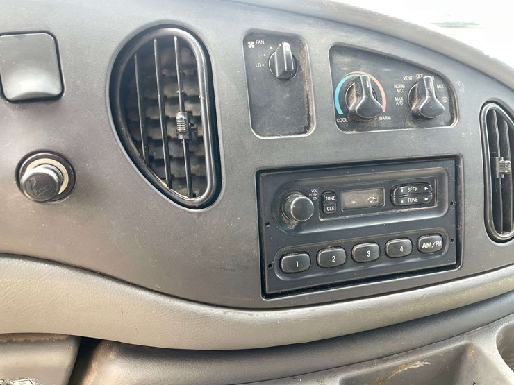 2005-ford-cargo-image-13