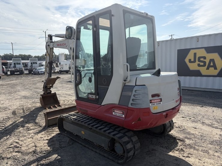 2014-takeuchi-tb235-image-6