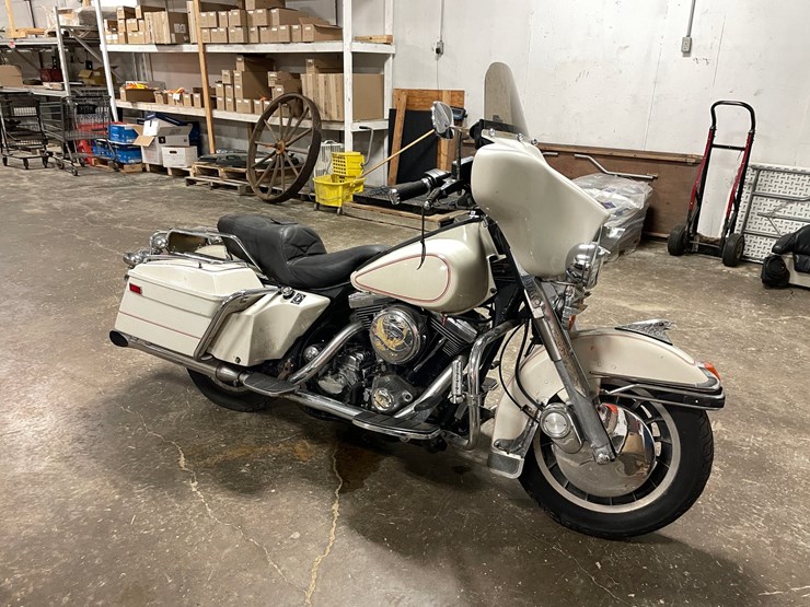 #1251-•-1986-harley-davidson-electric-glide-classic-motorcycle-(has-wi-title)-image-3
