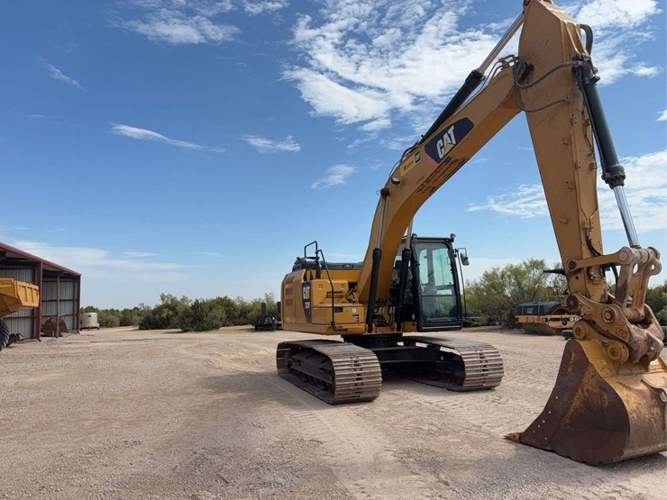 2017-caterpillar-323-image-2