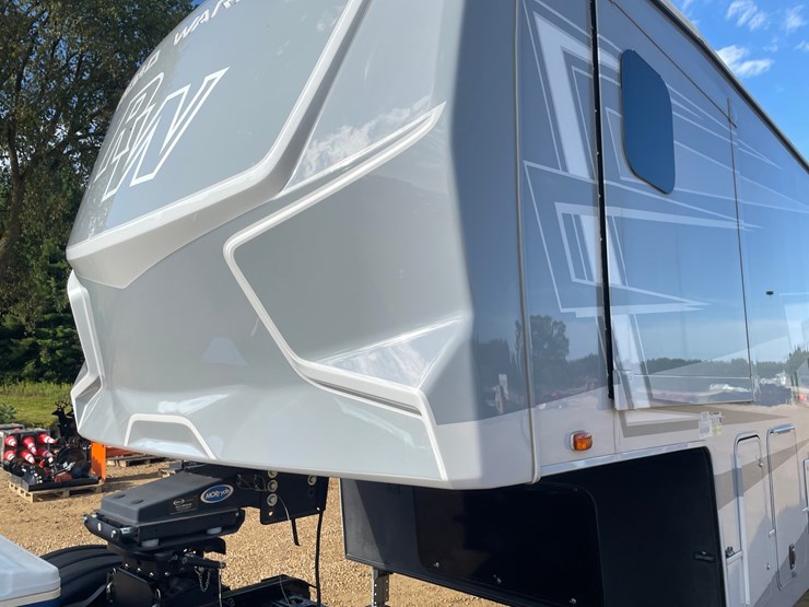 #100-•-2022-heartland-391-road-warrior-toy-hauler-camper-(has-wi-title)-image-60