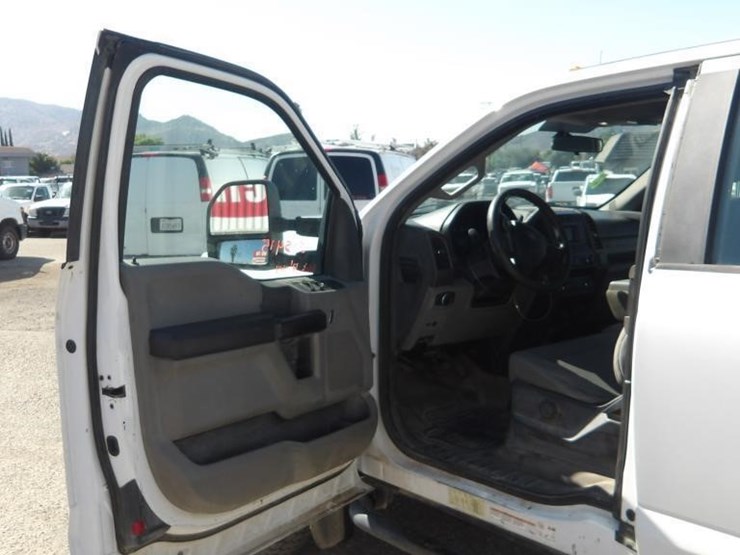 2017-ford-f550-image-15
