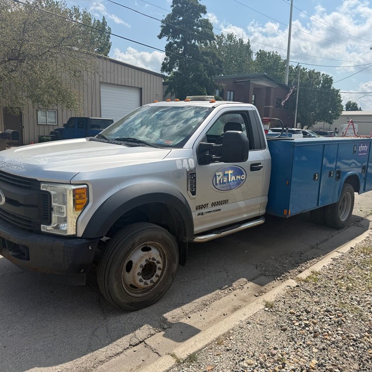 2017 FORD F550