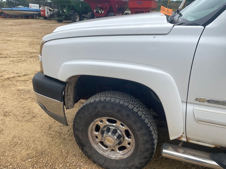 2005-chevrolet-silverado-2500-image-32