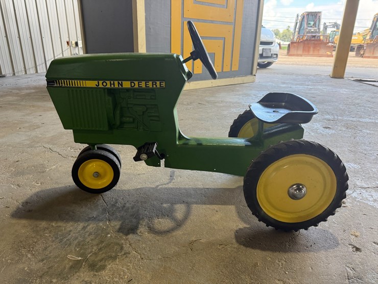 #299-•-early-cast-iron-john-deere-pedal-tractor-image-5