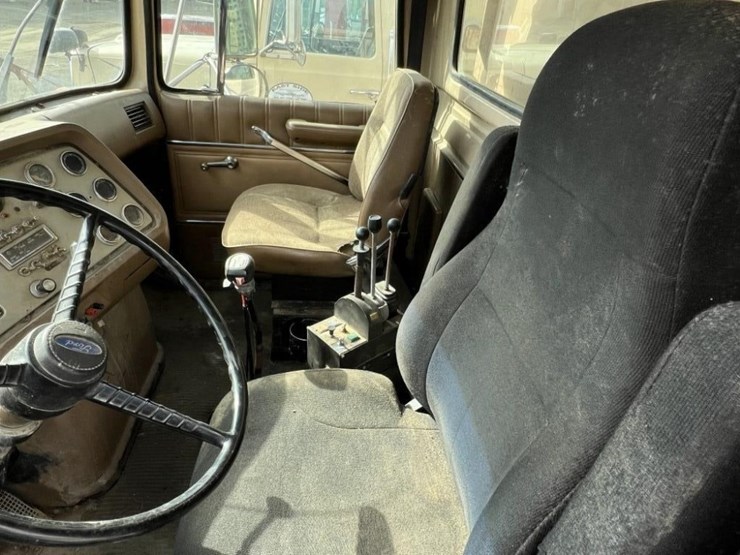 1991-ford-lt9000-image-22