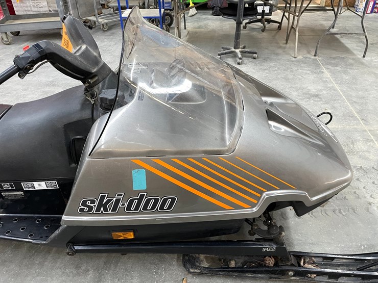 #1233-•-1990-ski-doo-formula-mx-440-(sells-with-bill-of-sale-only)-image-13