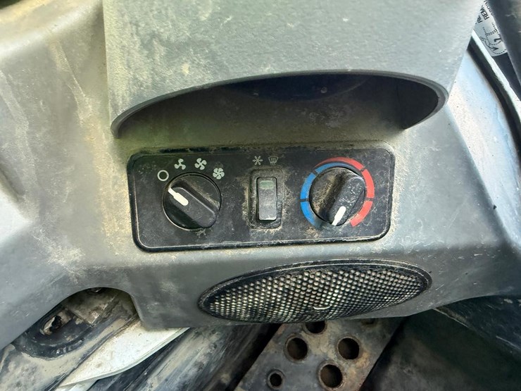 2023-bobcat-t770-image-27
