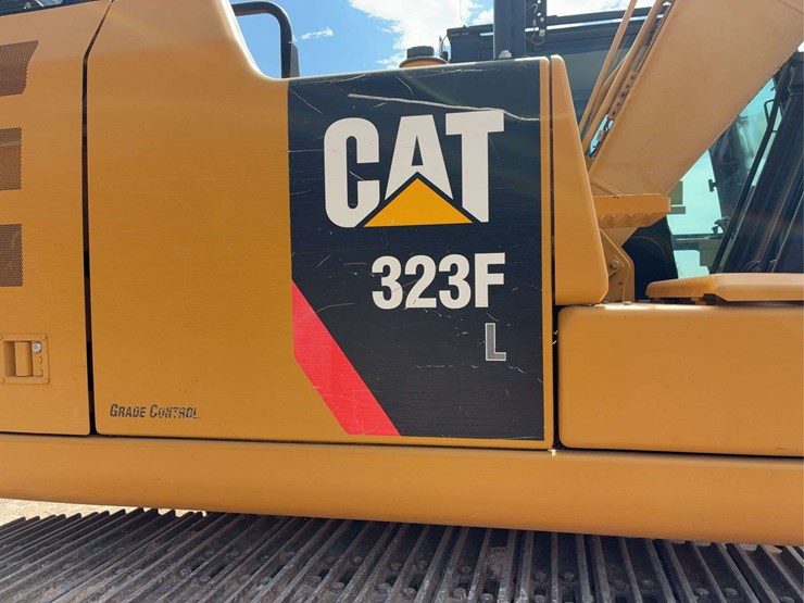 2017-caterpillar-323-image-10