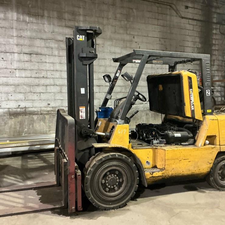 #304 • Caterpillar GP40KL1 LPG Forklift