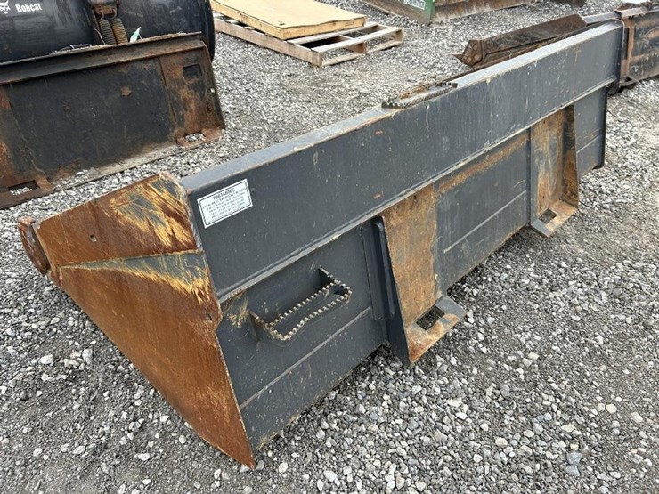 84"-tooth-skid-steer-bucket-image-5