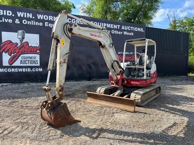 2016-takeuchi-tb260-image-2