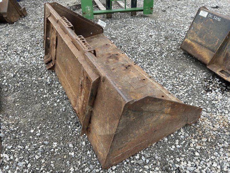66"-smooth-edge-skid-steer-bucket-image-4