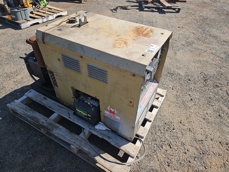 hobart-titan-8-welder-image-2