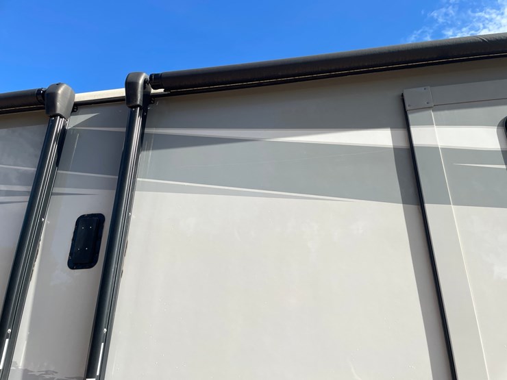 #100-•-2022-heartland-391-road-warrior-toy-hauler-camper-(has-wi-title)-image-34