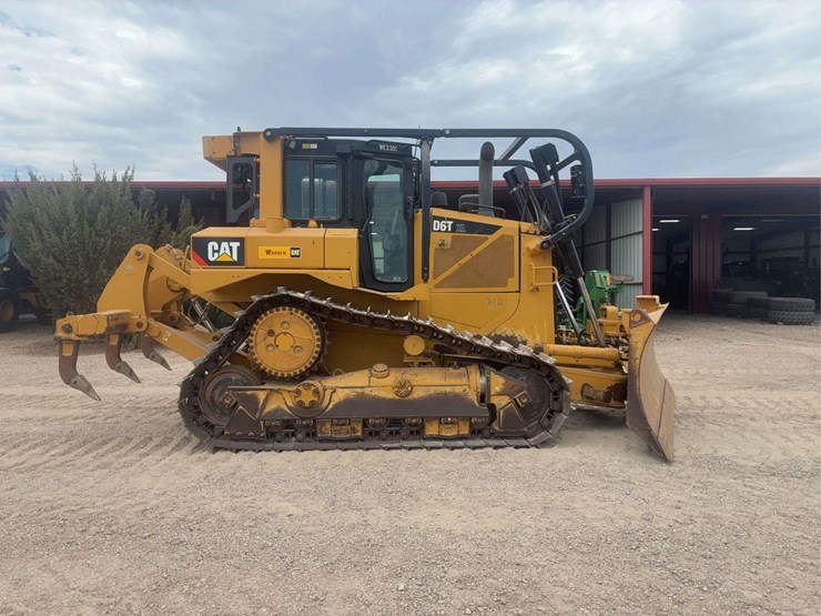 2015-caterpillar-d6t-xl-image-3