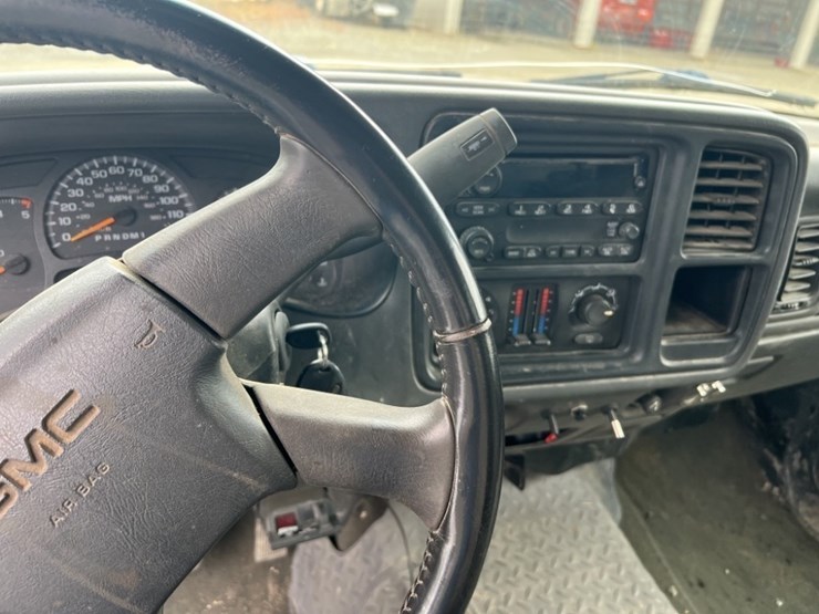 2006-gmc-sierra-2500-image-26