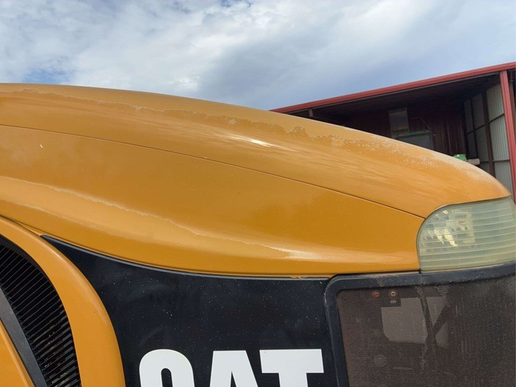 2005-challenger-cat-mt-855-b-belted-tractor-image-10