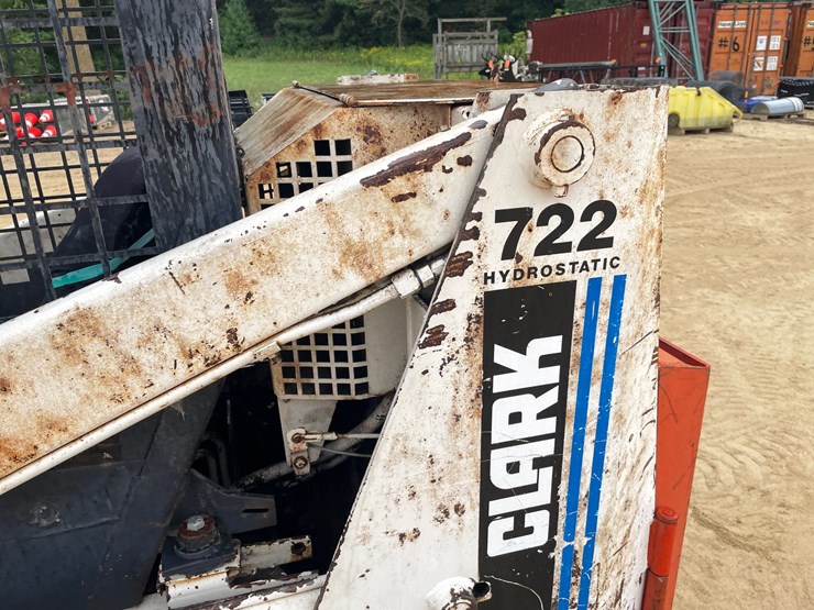 #313-•-bobcat-7222-hydrostatic-skidsteer-image-16