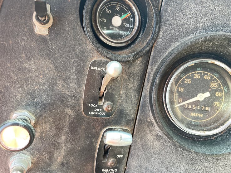 1980-ford-l9000-image-111