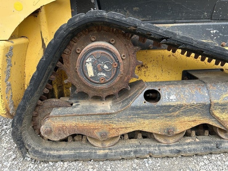 new-holland-c227-image-15