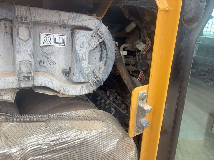 2015-caterpillar-d6t-xl-image-30