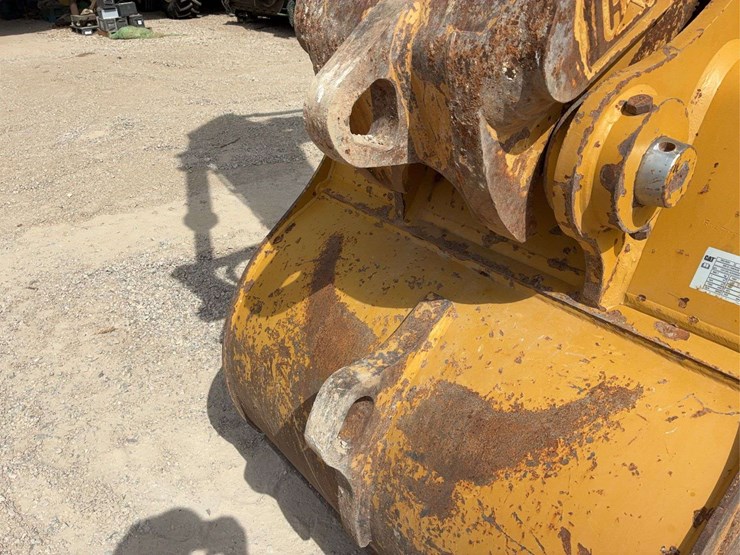 2017-caterpillar-323-image-6