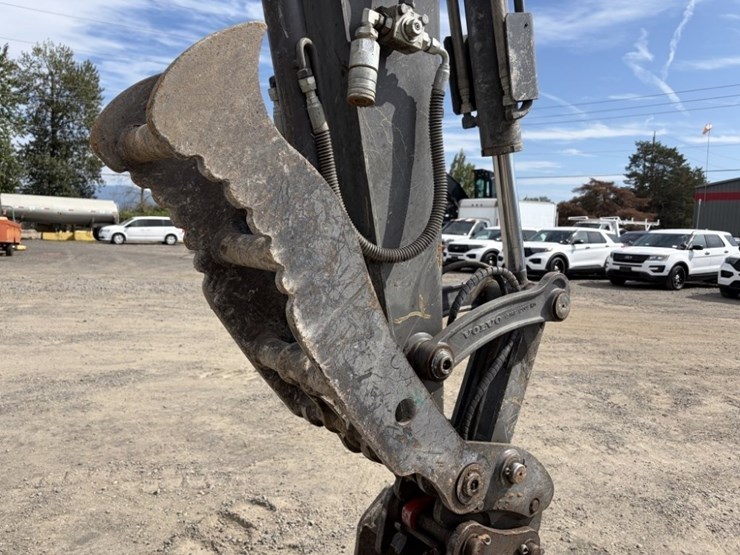 2021-volvo-ec60e-image-13