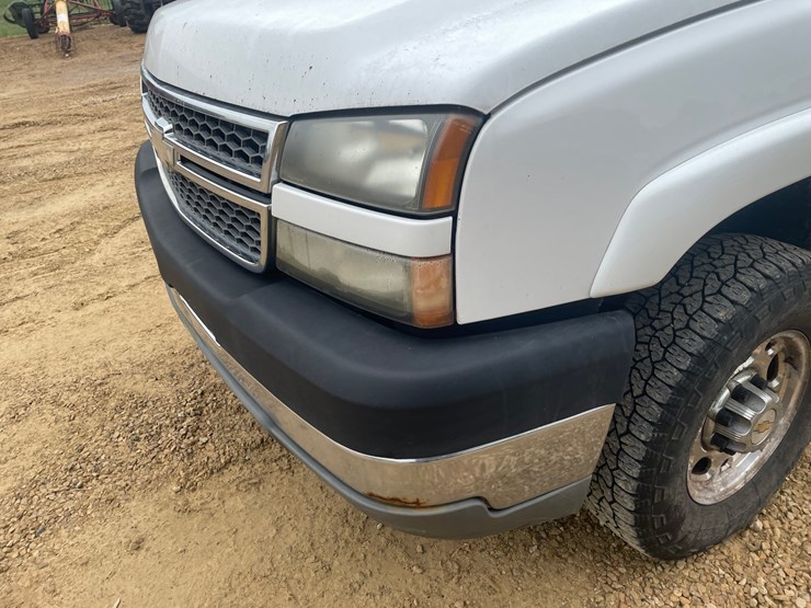 2005-chevrolet-silverado-2500-image-33