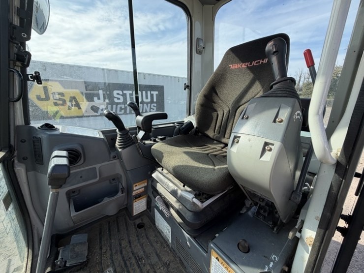 2014-takeuchi-tb235-image-23