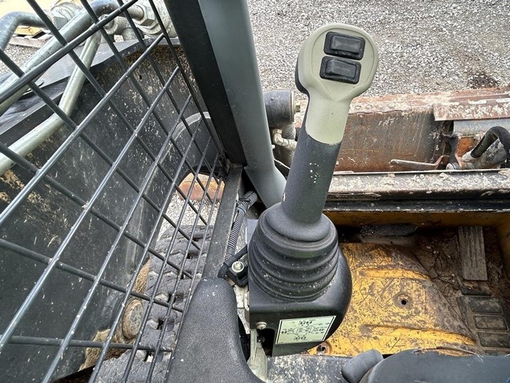 new-holland-c227-image-24