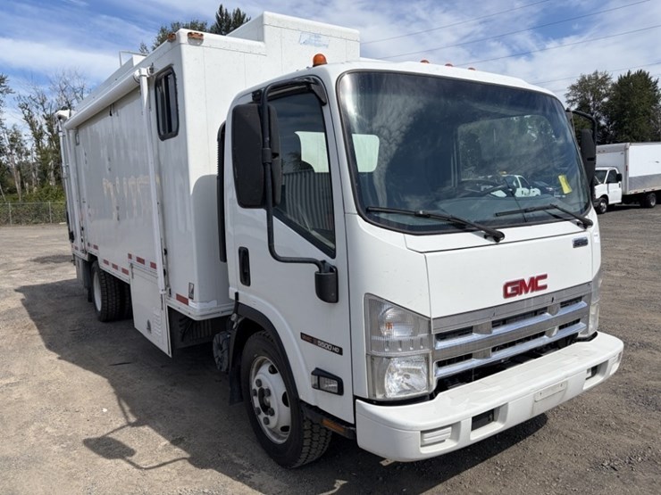 2008-gmc-w5500hd-image-2