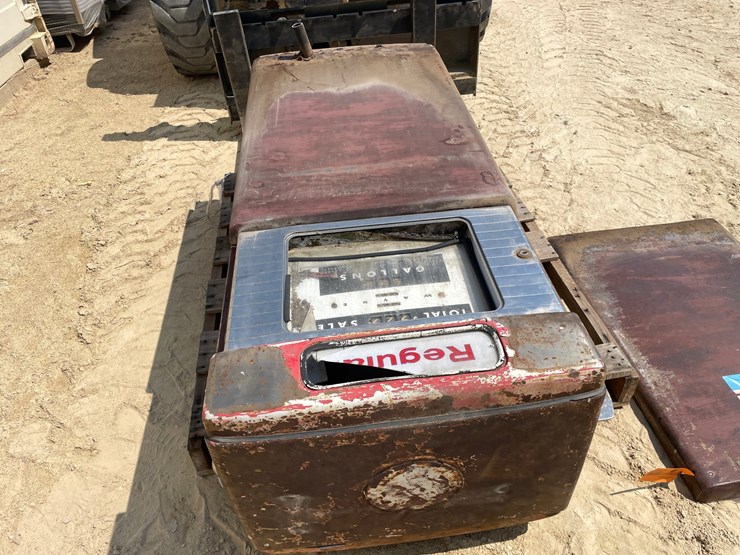 #3843-•-vintage-standard-fuel-pump-image-6