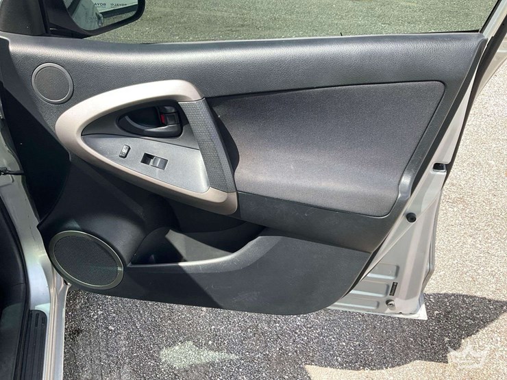 2006-toyota-rav4-image-24