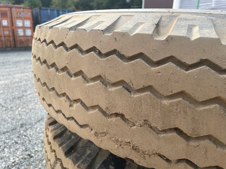 #3860-•-(5)-9.00-x-20.00-rims-and-tires-image-10