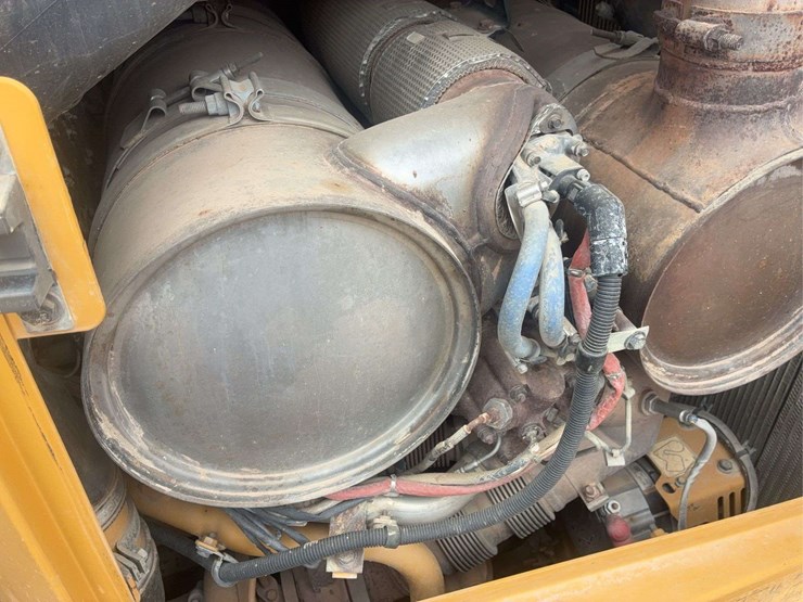 2015-caterpillar-d6t-xl-image-36
