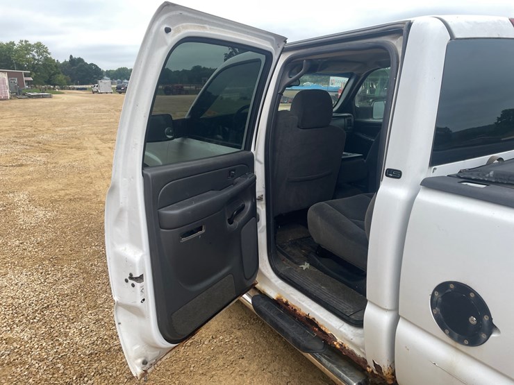2005-chevrolet-silverado-2500-image-40