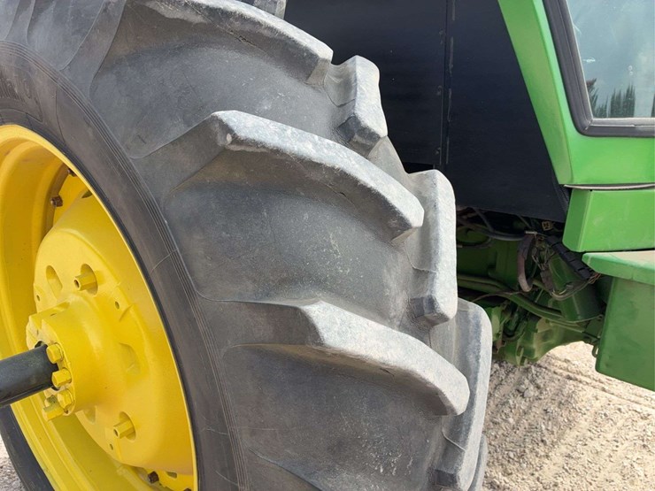 1980-john-deere-4440-image-32