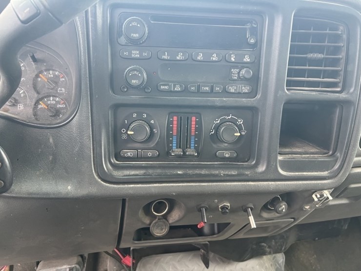 2006-gmc-sierra-2500-image-29