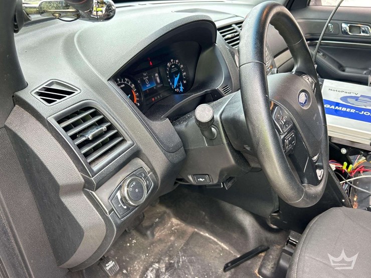 2016-ford-explorer-image-12
