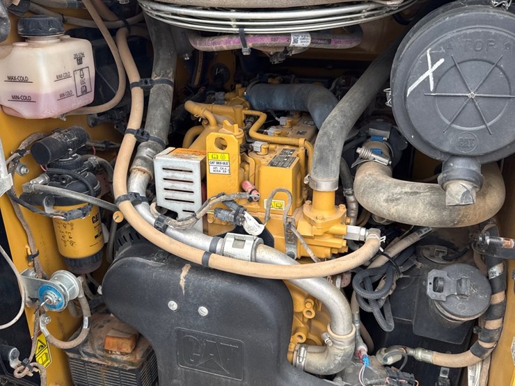 2024-caterpillar-279d3-image-11