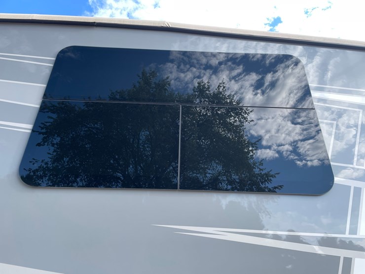 #100-•-2022-heartland-391-road-warrior-toy-hauler-camper-(has-wi-title)-image-14