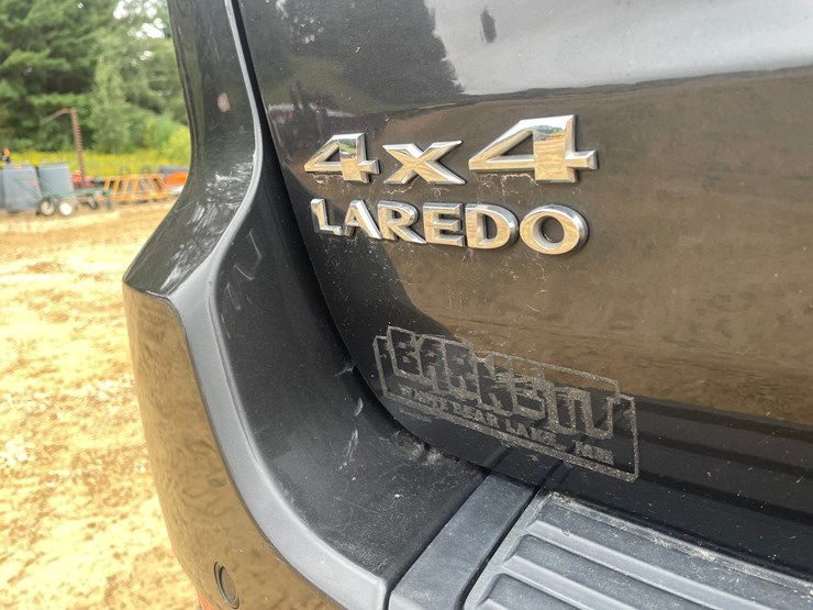 2011-jeep-grand-cherokee-laredo-image-12