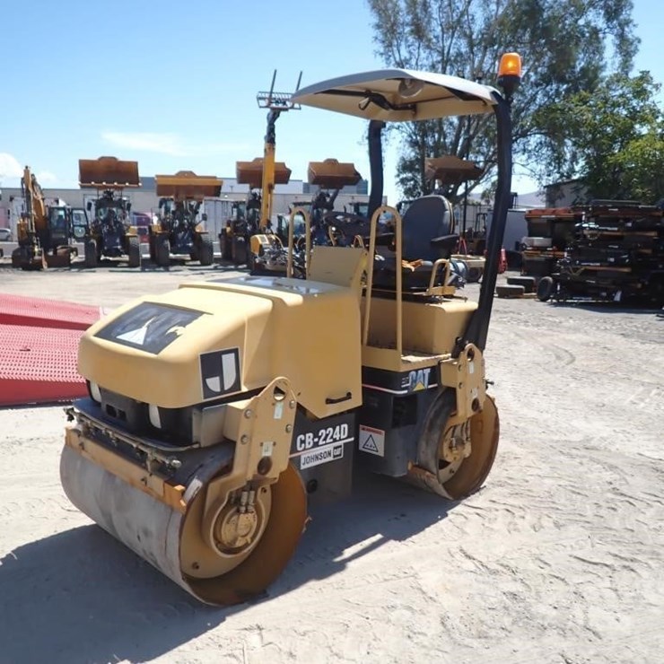 2002 CATERPILLAR CB-224D