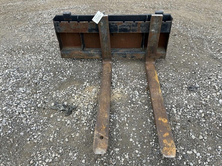 42"-skid-steer-pallet-fork-no-mast-image-1