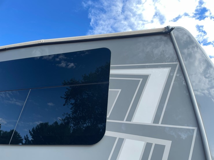 #100-•-2022-heartland-391-road-warrior-toy-hauler-camper-(has-wi-title)-image-12