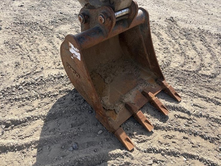 2014-takeuchi-tb235-image-9